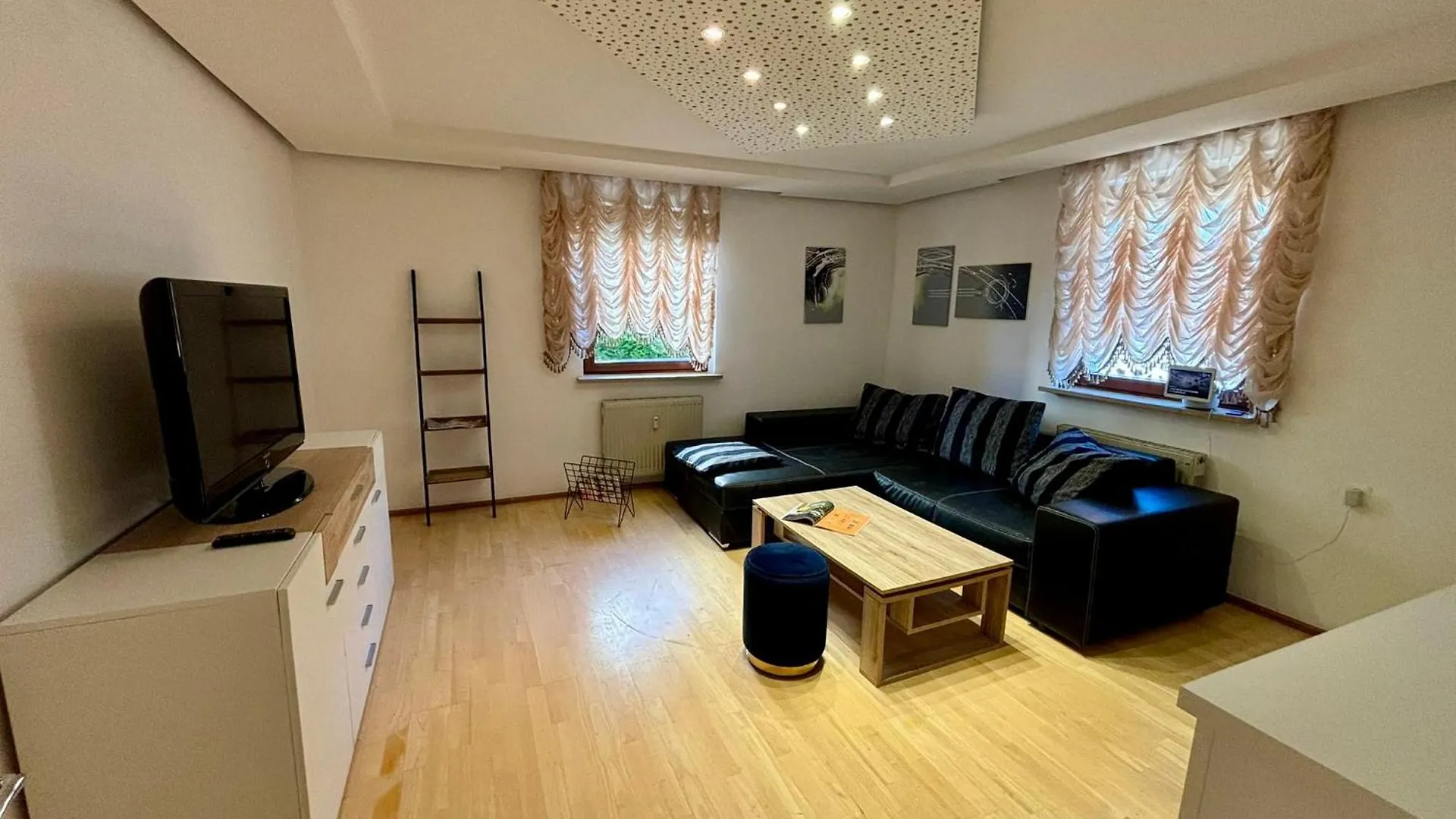 Erdgeschosswohnung Neben Schloss Blutenburg Mit Privatem Garten Munich Germany