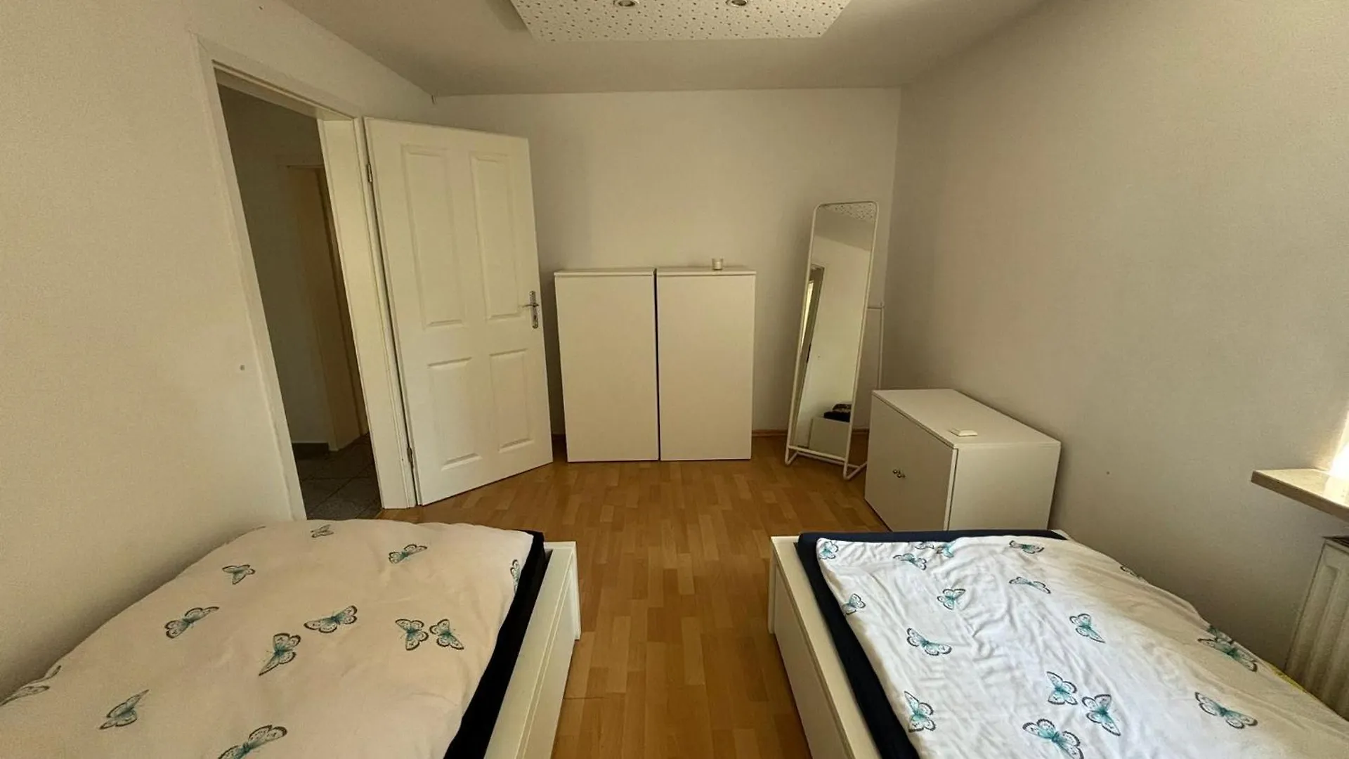 Lägenhet Erdgeschosswohnung Neben Schloss Blutenburg Mit Privatem Garten München Tyskland